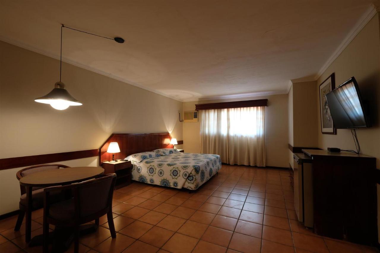 El Pantanal Hotel & Resort Puerto Quijarro  Экстерьер фото