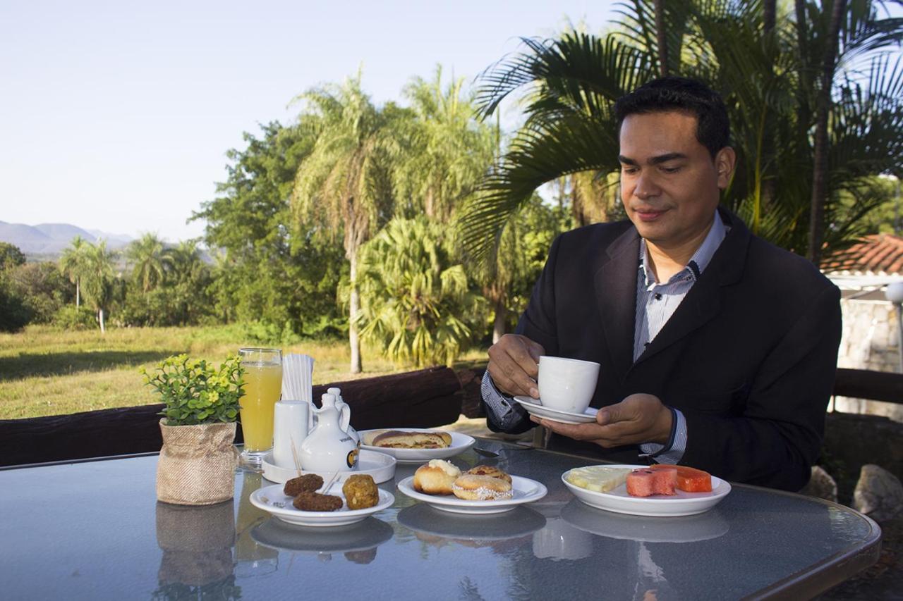 El Pantanal Hotel & Resort Puerto Quijarro  Экстерьер фото
