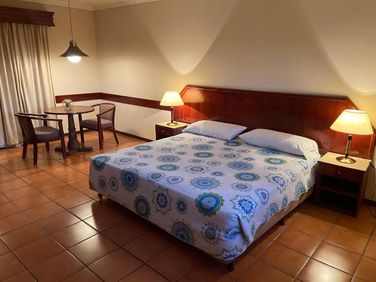 El Pantanal Hotel & Resort Puerto Quijarro  Экстерьер фото
